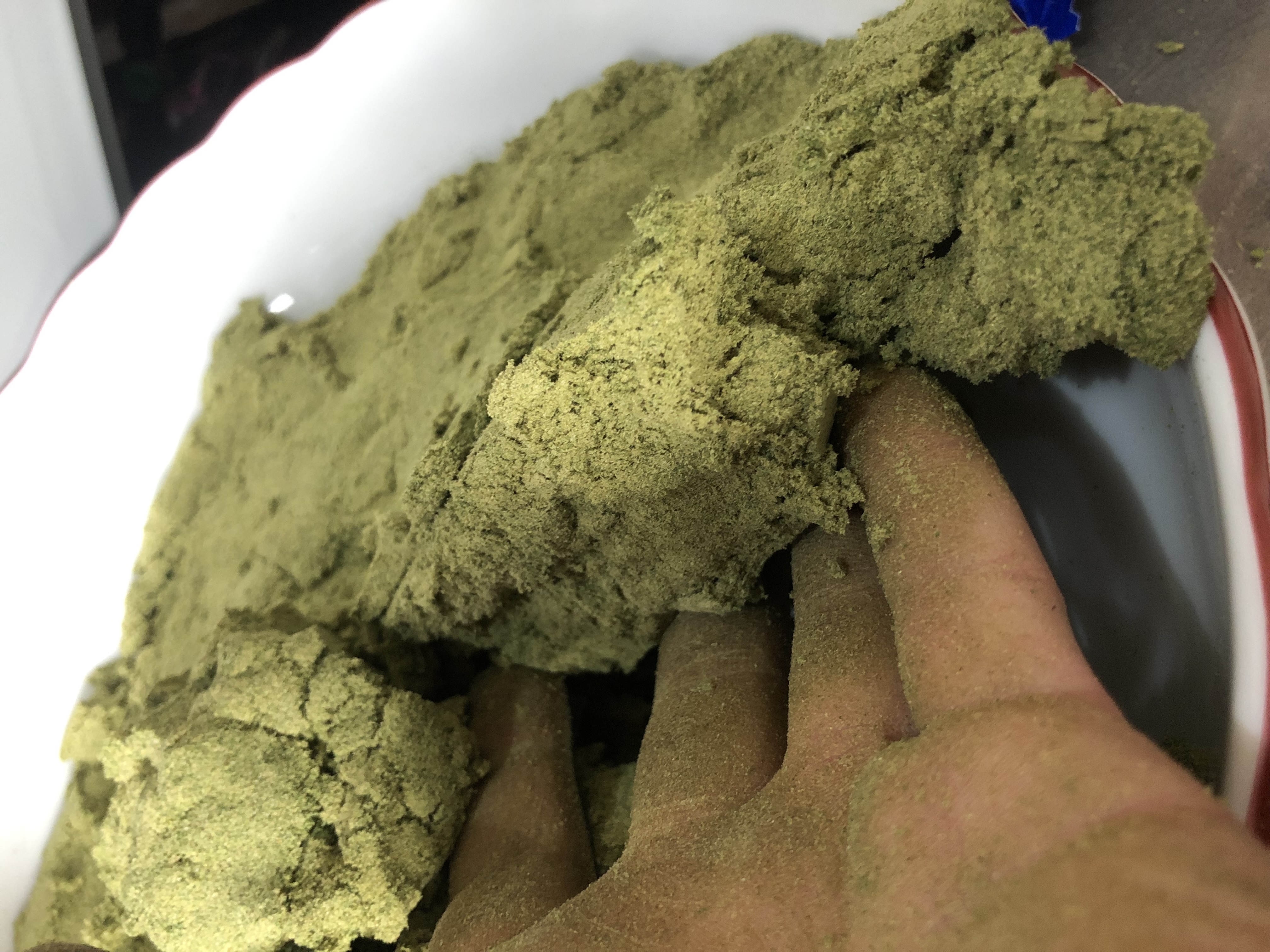 náš vlatní kief ze kterého jsem jako první v čr vyrobili hašiš s hhc na konopexu